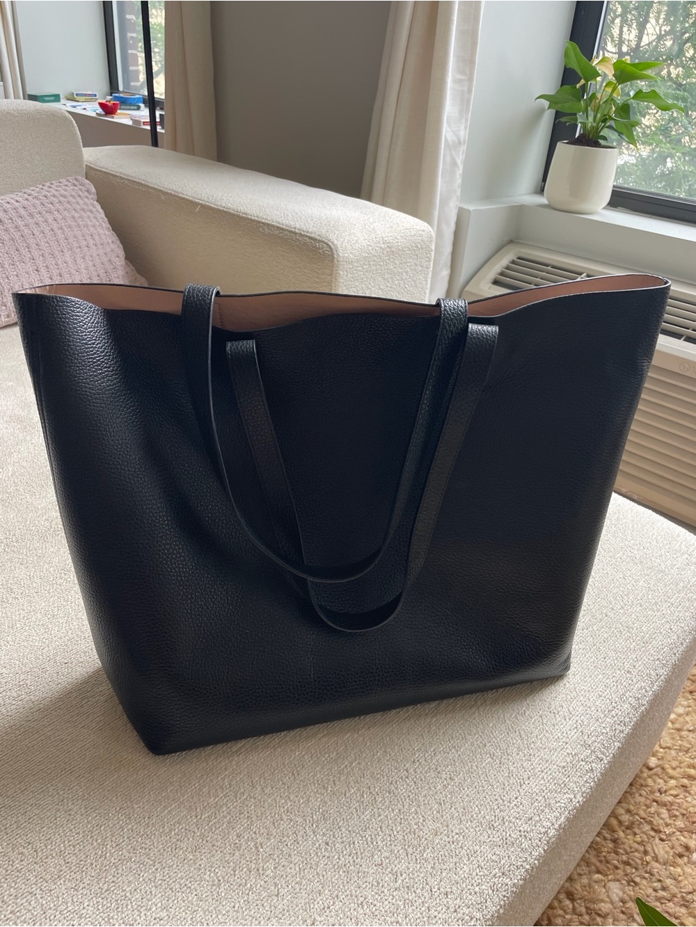 Cuyana Classic Easy Tote in Black Pebbled Leather / Taupe Interior - Large Size
